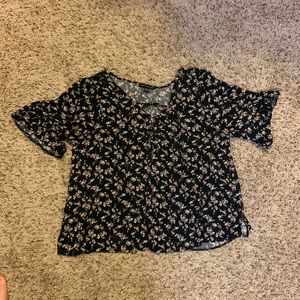 Floral flutter sleeve top